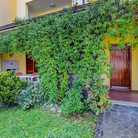 Garden View Apartment *